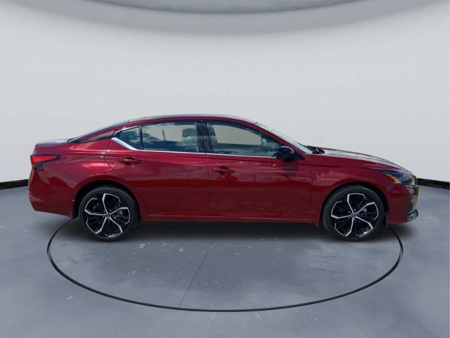 Used 2025 Nissan Altima 2.5 SR AWD/4WD image 4