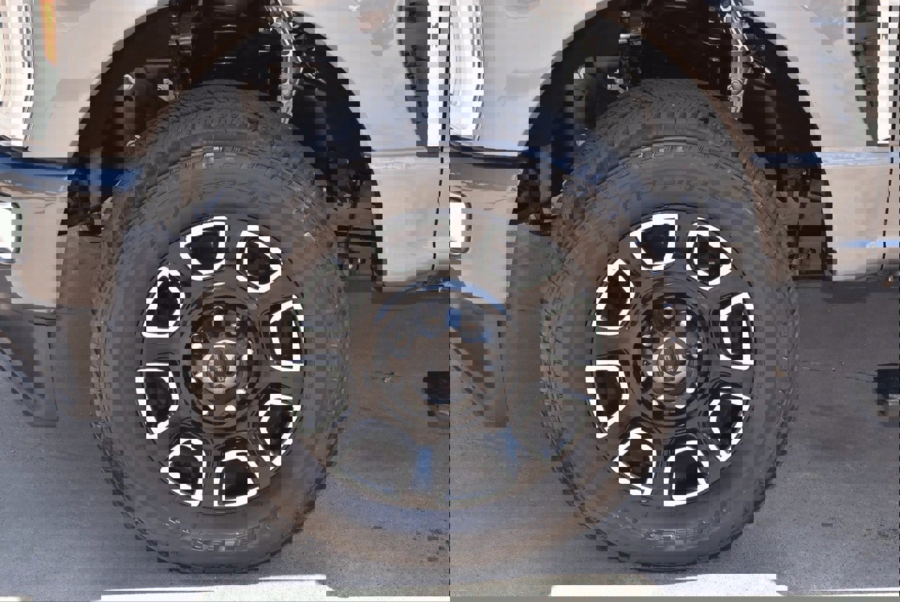 Certified 2024 Ford F250 Platinum w/ FX4 Off-Road Package image 44