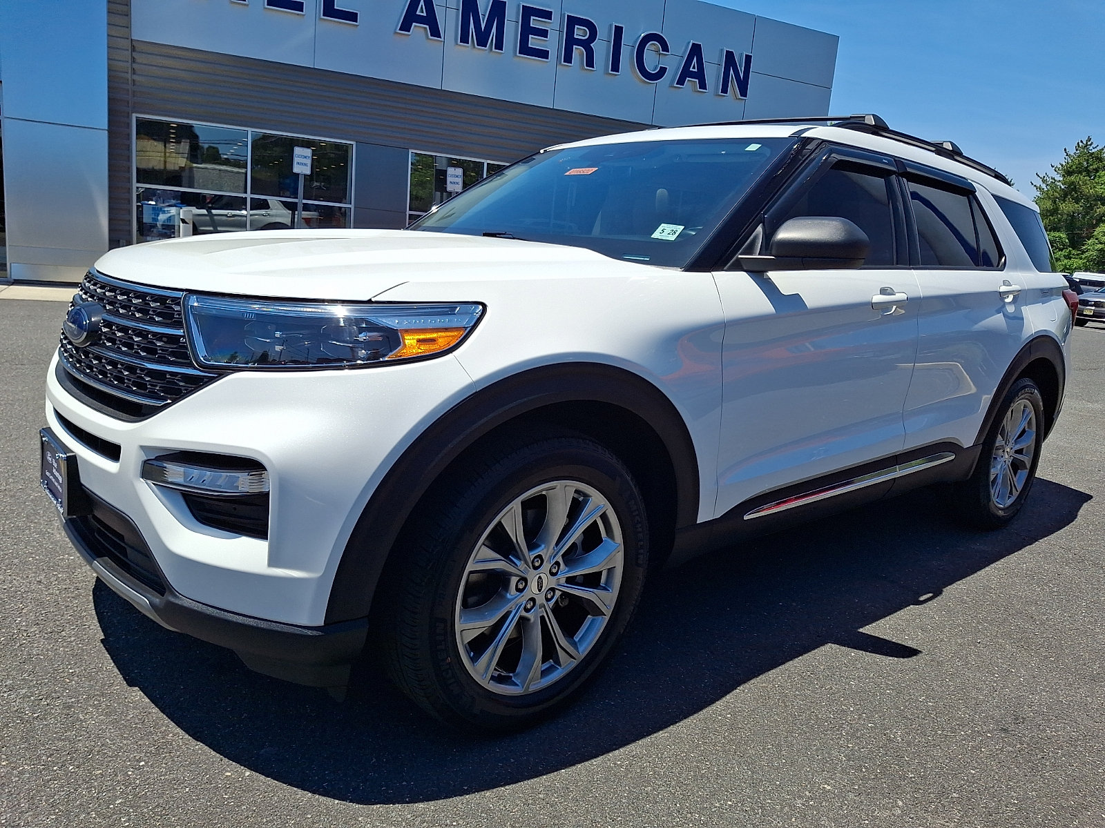 Certified 2022 Ford Explorer XLT w/ Equipment Group 202A AWD/4WD image 5