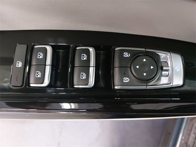 Used 2023 Kia Carnival SX image 28