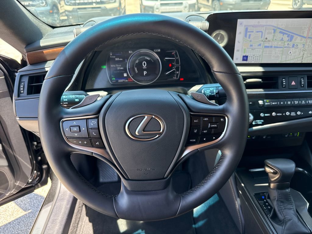 Used 2025 Lexus ES 300h w/ Premium Package FWD image 15