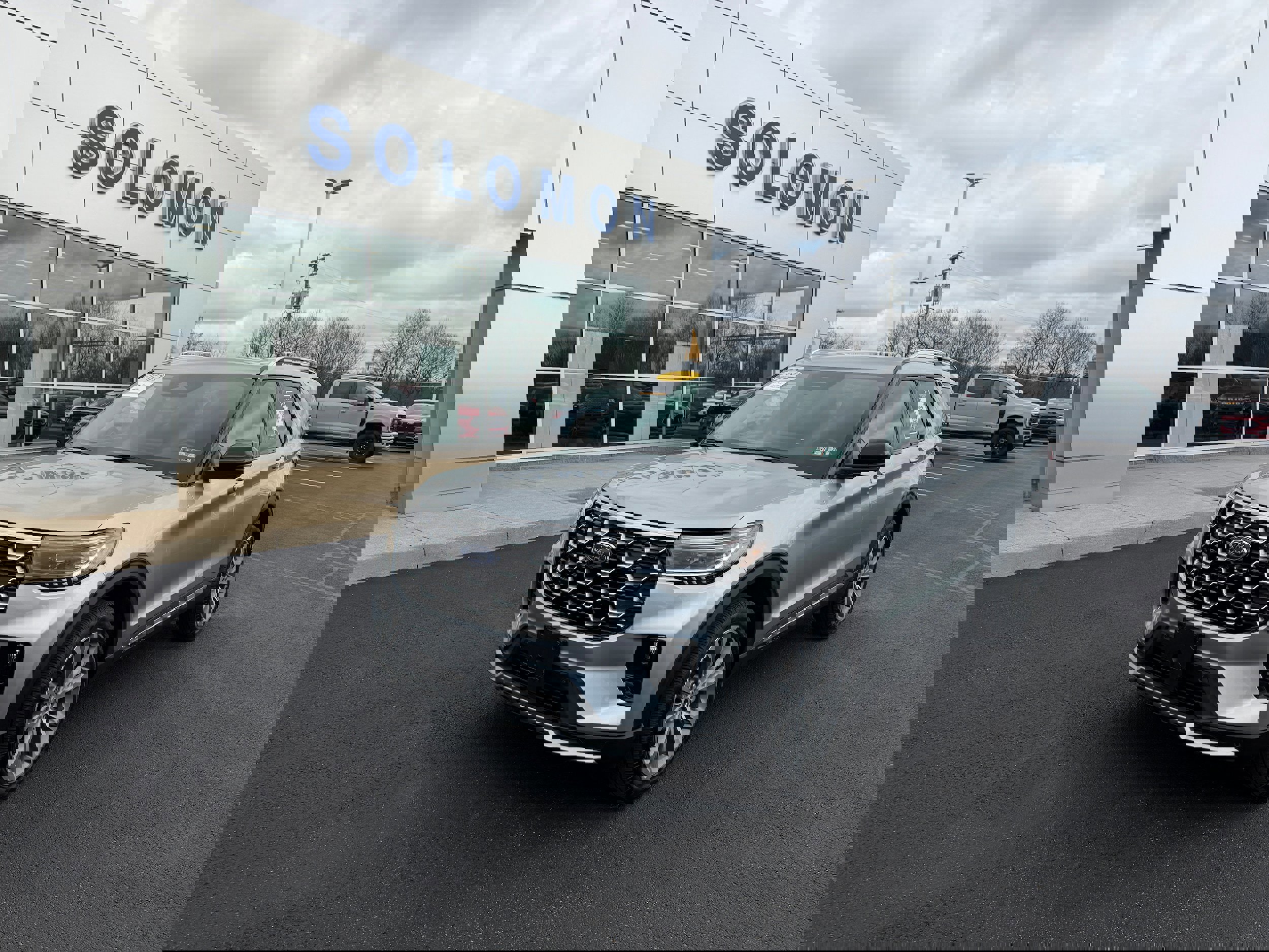 Certified 2025 Ford Explorer Platinum w/ Ultimate Package image 8