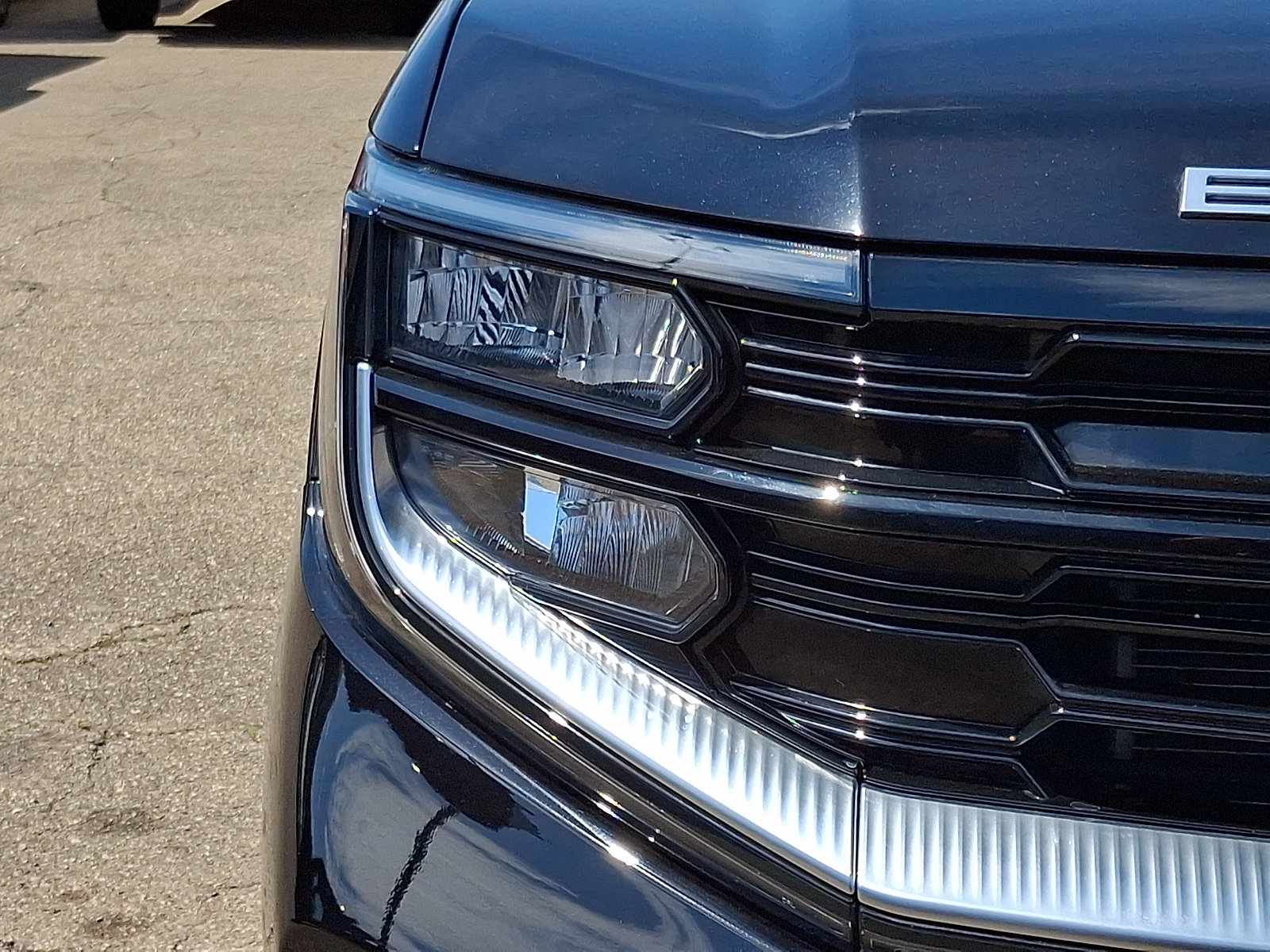 Certified 2025 Ford Expedition Platinum w/ Platinum Ultimate Package AWD/4WD image 9