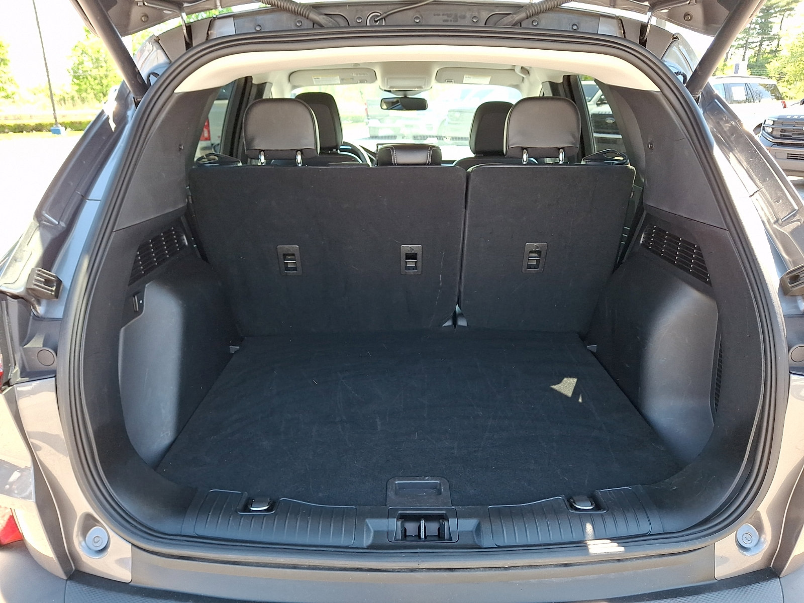 Certified 2023 Ford Escape Platinum w/ Class II Trailer Tow Package FWD image 32