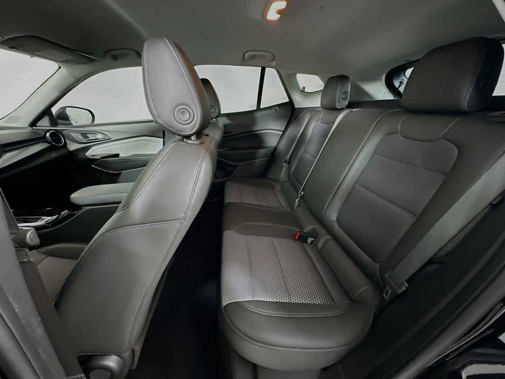 Used 2025 Chevrolet Trax LT w/ LT Convenience Package FWD image 13