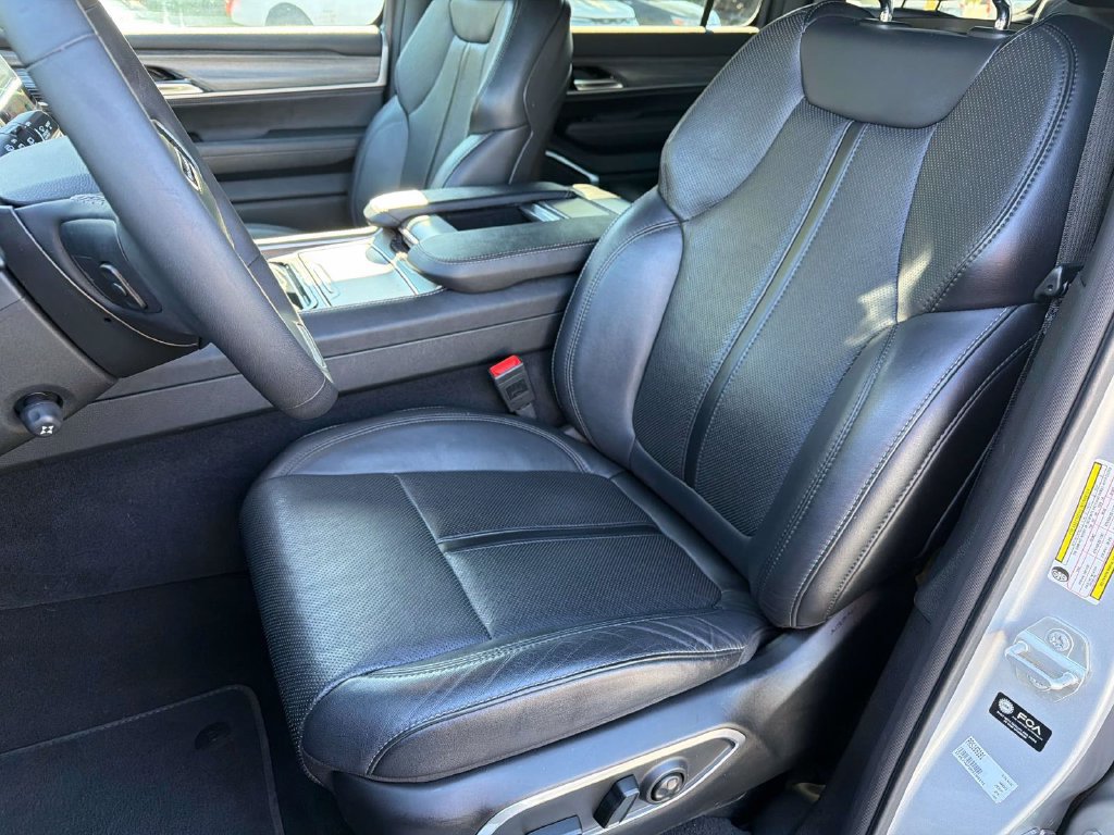Used 2024 Jeep Wagoneer Series II AWD/4WD image 35