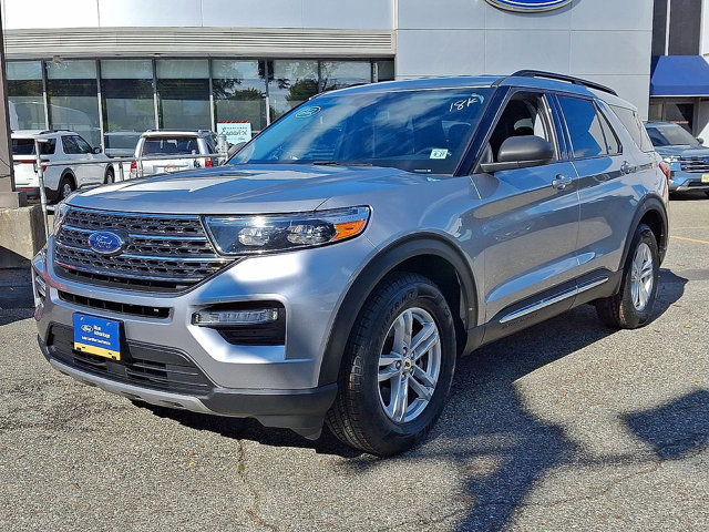 Certified 2022 Ford Explorer XLT w/ Equipment Group 202A image 9