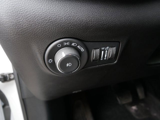 Used 2025 Jeep Compass Trailhawk AWD/4WD image 16