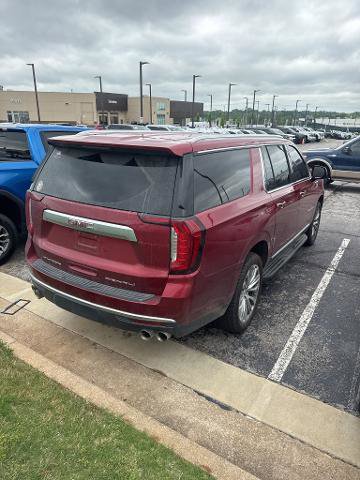 Used 2023 GMC Yukon XL Denali w/ Advanced Technology Package AWD/4WD image 3