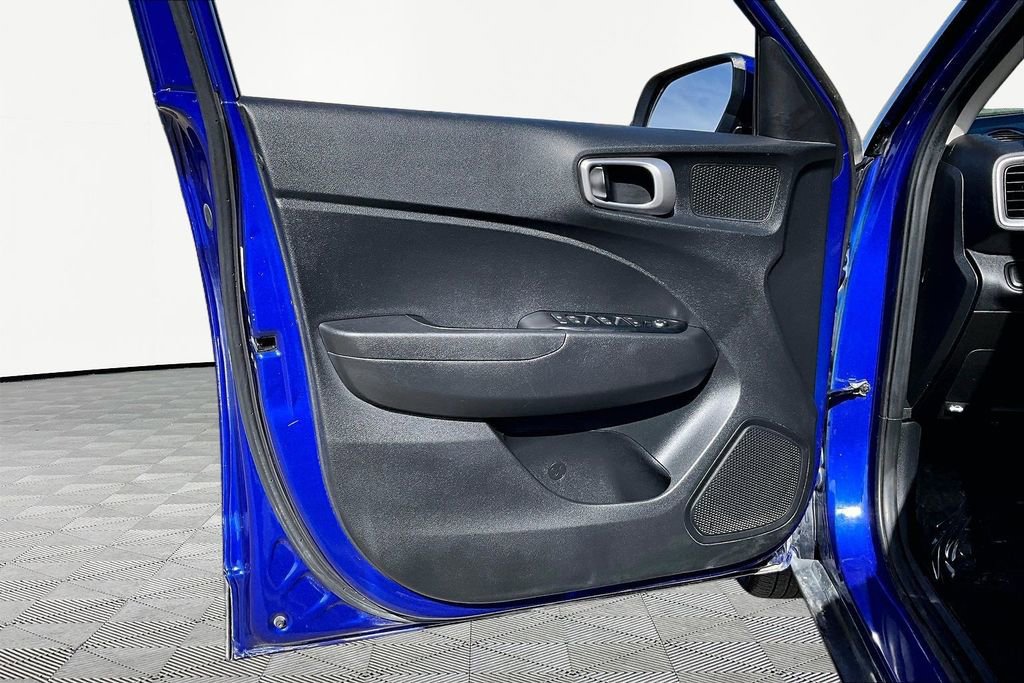 Used 2024 Hyundai Venue SE FWD image 23