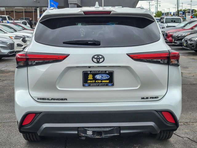 Used 2022 Toyota Highlander XLE image 3