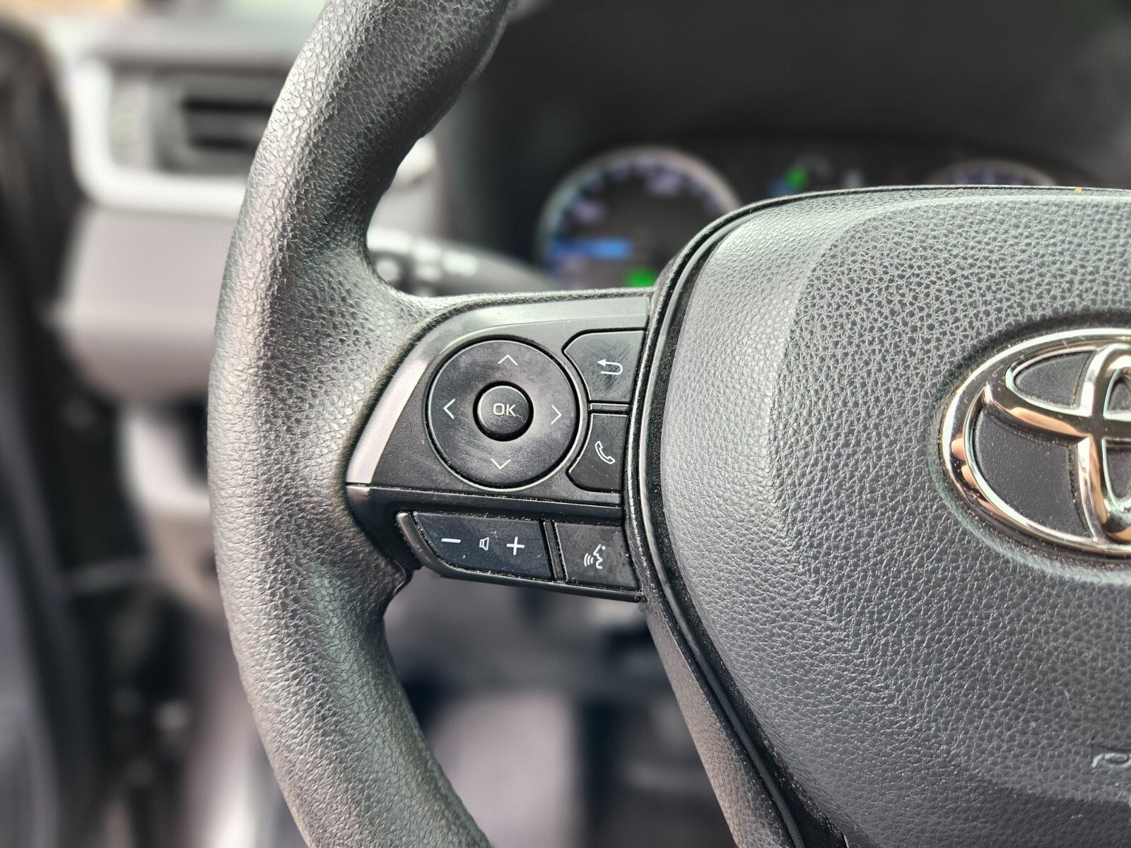 Used 2022 Toyota RAV4 LE image 27