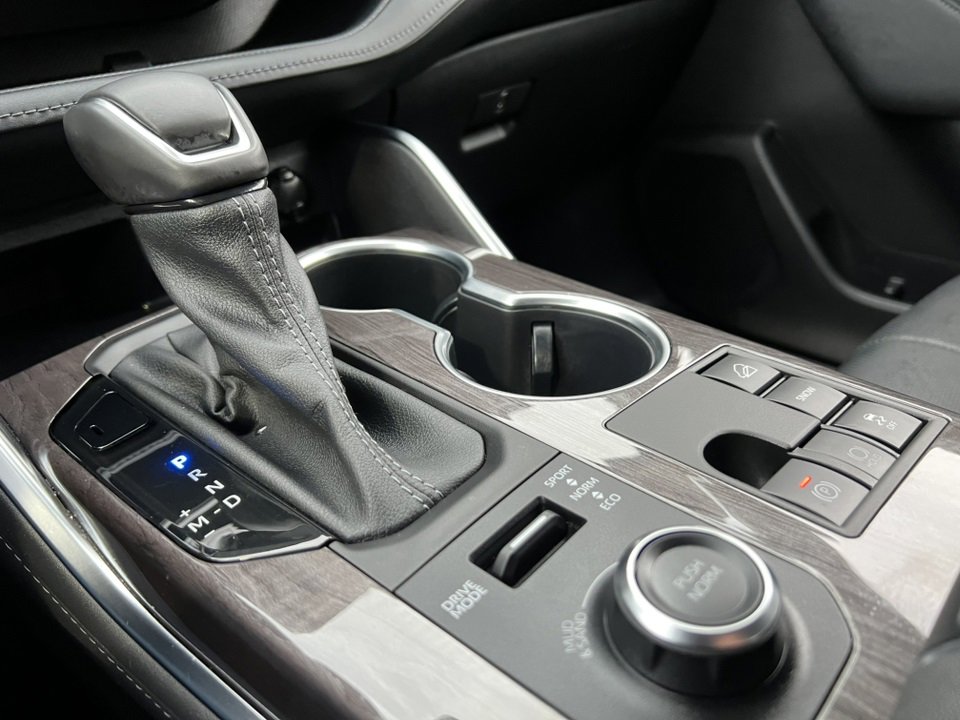 Used 2023 Toyota Highlander Limited image 34