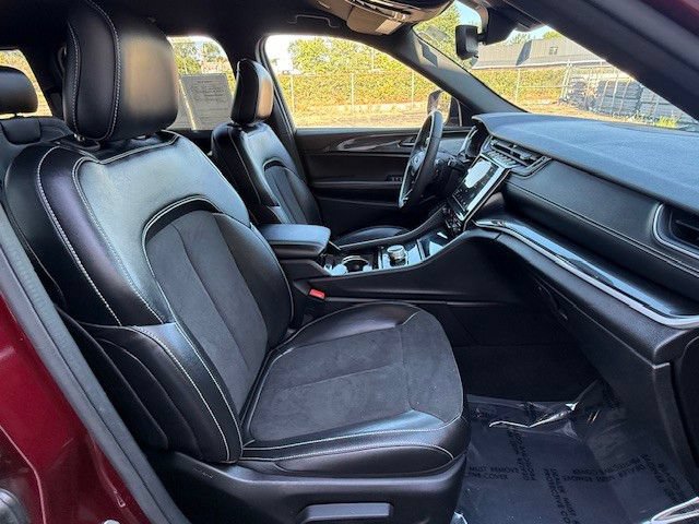 Used 2023 Jeep Grand Cherokee Altitude AWD/4WD image 18