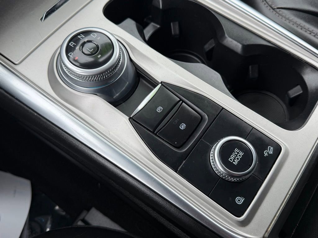 Certified 2022 Ford Explorer XLT w/ Equipment Group 202A image 7