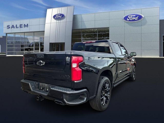 Used 2025 Chevrolet Silverado 1500 High Country w/ Midnight Edition AWD/4WD image 3