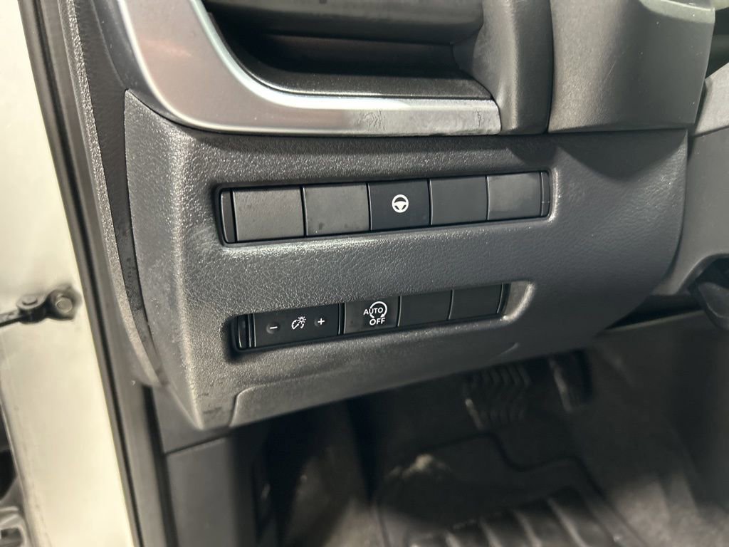 Used 2023 Nissan Rogue SV image 12