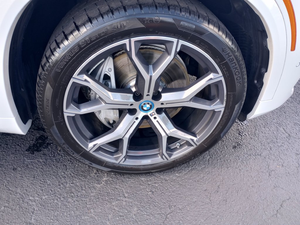 Used 2023 BMW X5 xDrive45e w/ Executive Package AWD/4WD image 9