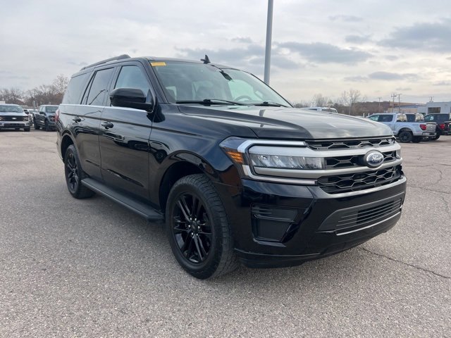 Certified 2024 Ford Expedition XLT image 3