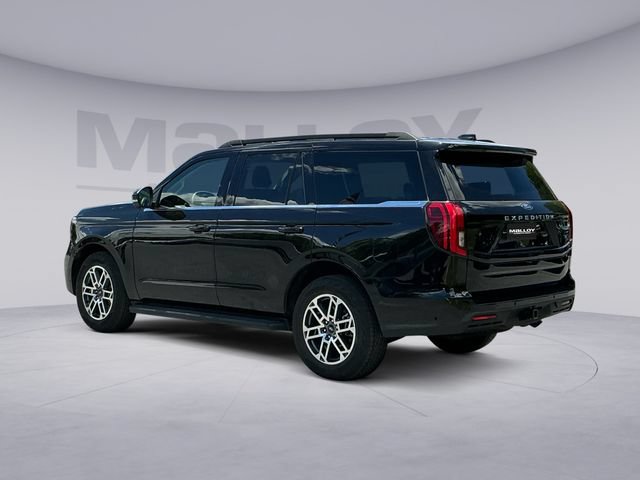 Certified 2025 Ford Expedition Active AWD/4WD image 3