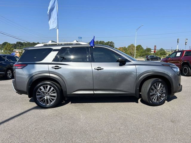 Used 2024 Nissan Pathfinder SL w/ SL Premium Package FWD image 2