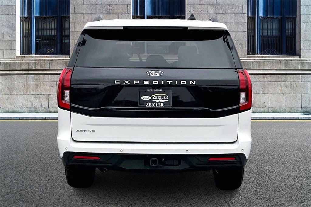 Certified 2025 Ford Expedition Active image 4