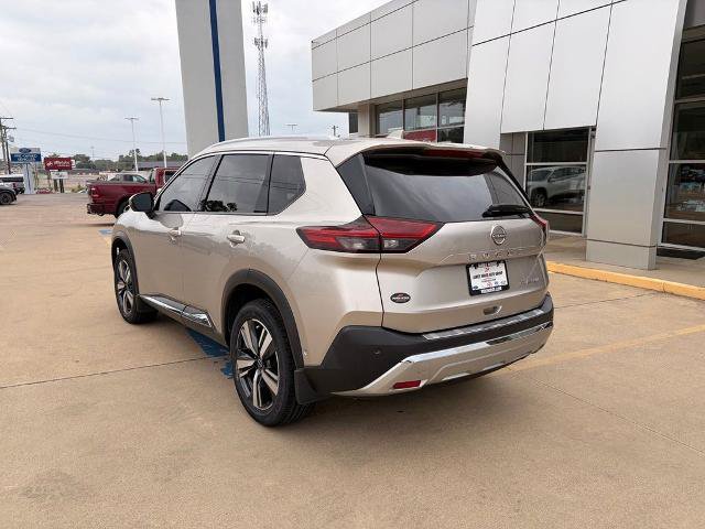 Used 2023 Nissan Rogue Platinum w/ Platinum Premium Package FWD image 2