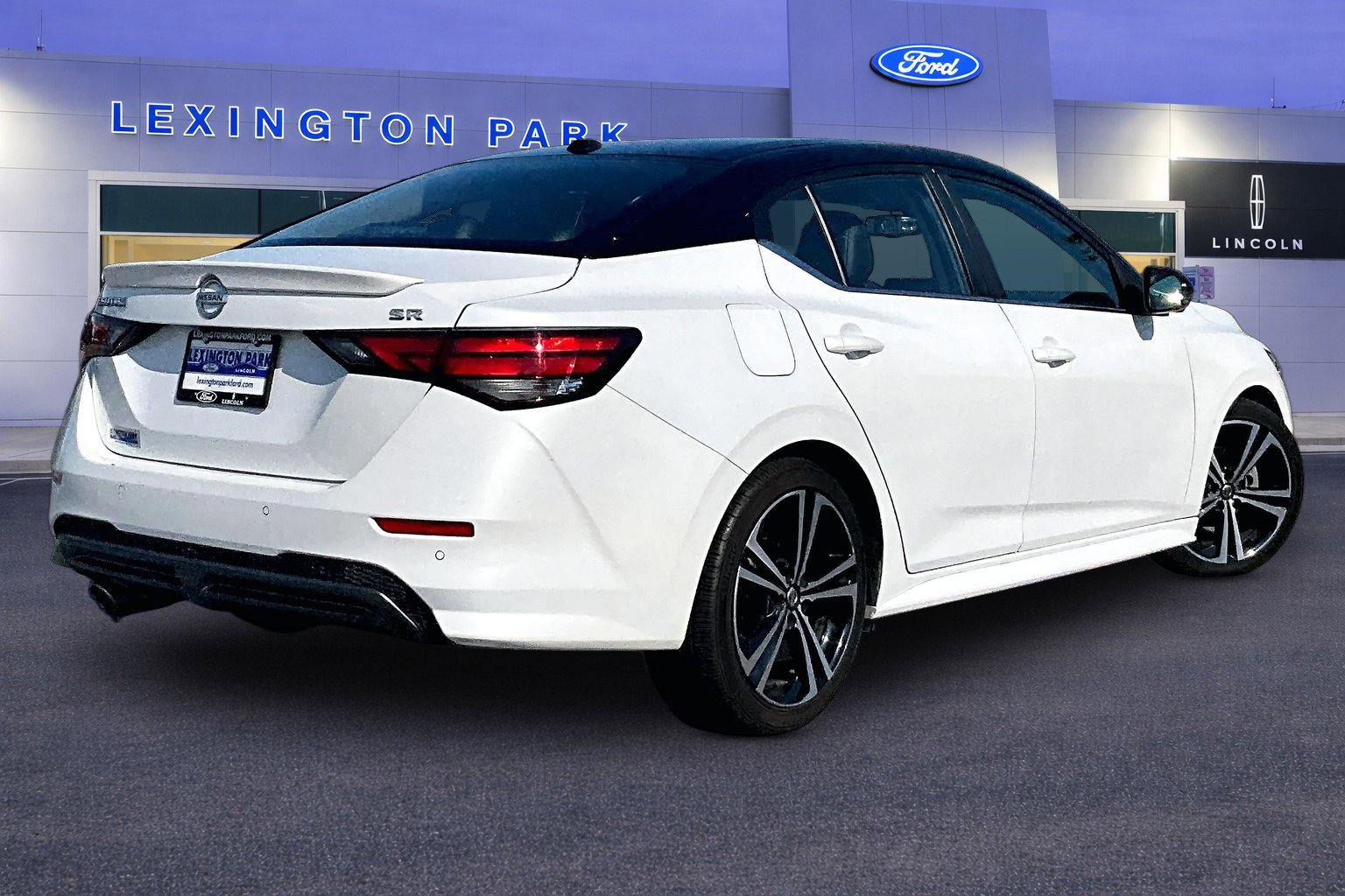Used 2020 Nissan Sentra SR w/ Premium Package FWD image 5