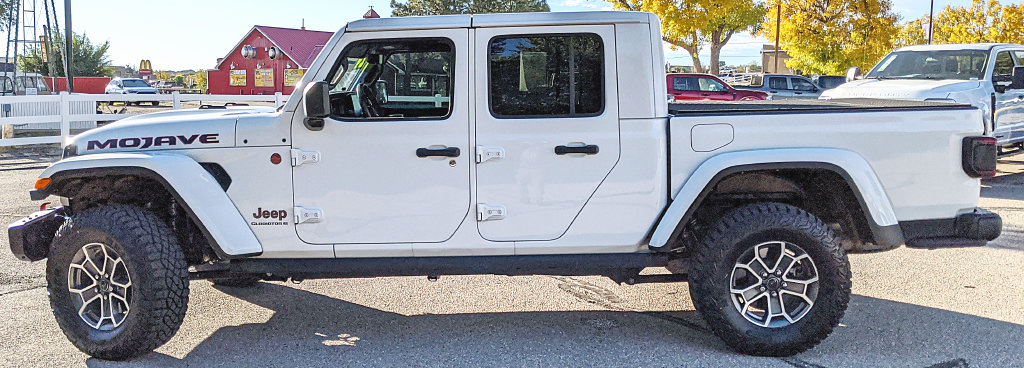 Used 2024 Jeep Gladiator Mojave AWD/4WD image 5
