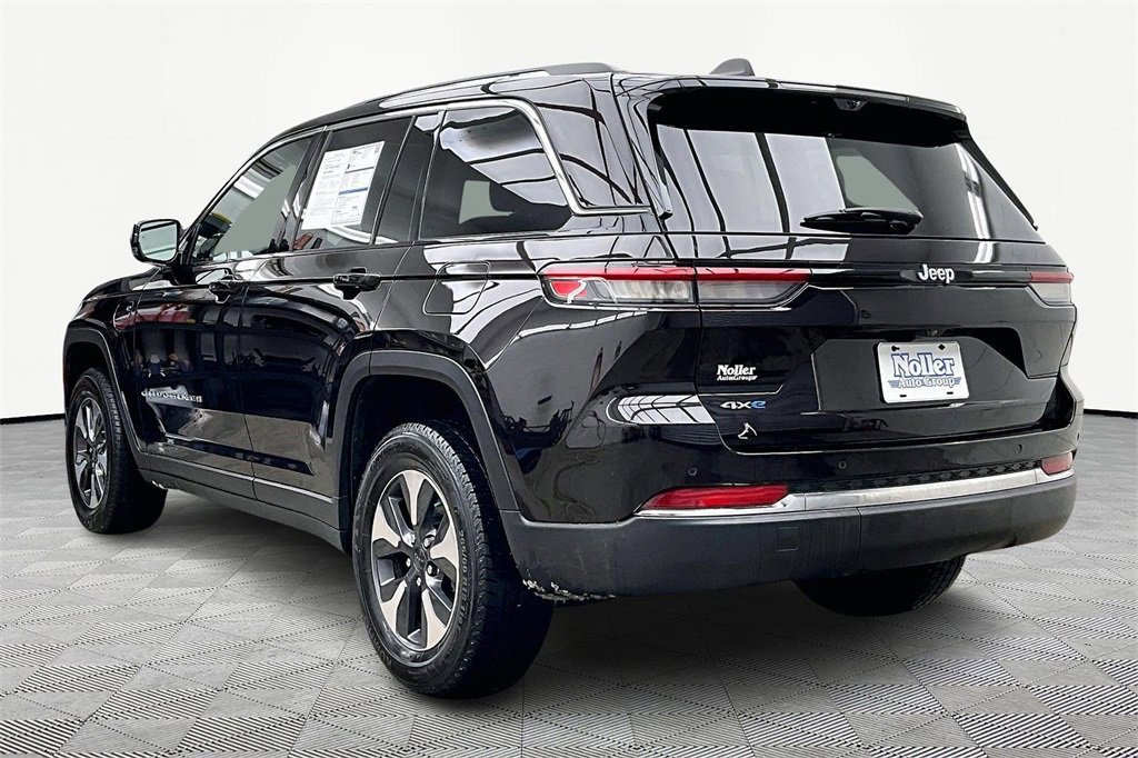Used 2022 Jeep Grand Cherokee Limited 4xe w/ Luxury Tech Group II image 2
