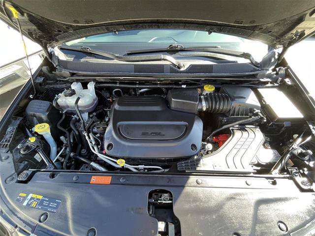 Used 2024 Chrysler Pacifica Touring-L FWD image 34