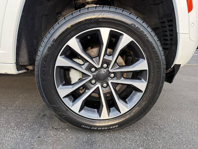 Used 2024 Jeep Grand Cherokee Overland AWD/4WD image 5