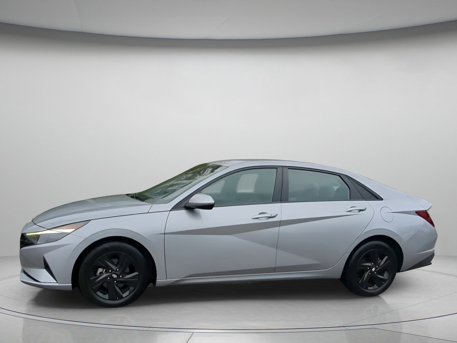 Used 2023 Hyundai Elantra SEL w/ Cargo Package image 7