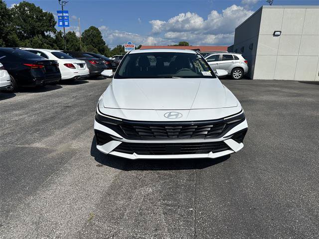 Used 2025 Hyundai Elantra SEL FWD image 2