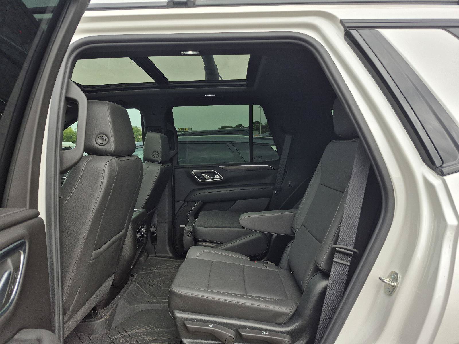 Used 2023 Chevrolet Tahoe Z71 w/ Luxury Package AWD/4WD image 9