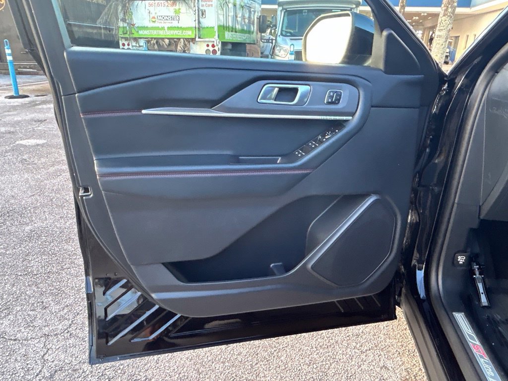 Certified 2025 Ford Explorer ST-Line w/ Premium Package RWD image 34