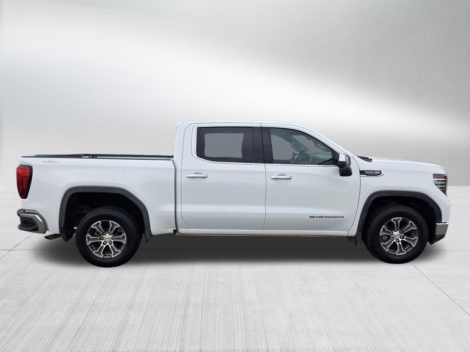 Used 2025 GMC Sierra 1500 SLT AWD/4WD image 8