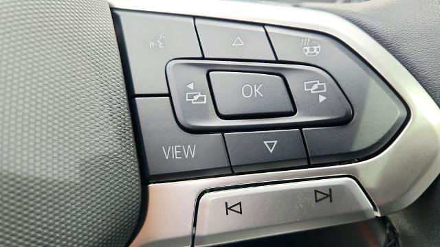 Used 2025 Volkswagen Atlas Peak Edition SE image 26