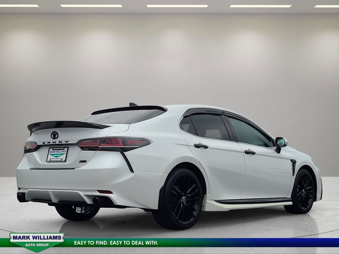 Used 2022 Toyota Camry XSE FWD image 4