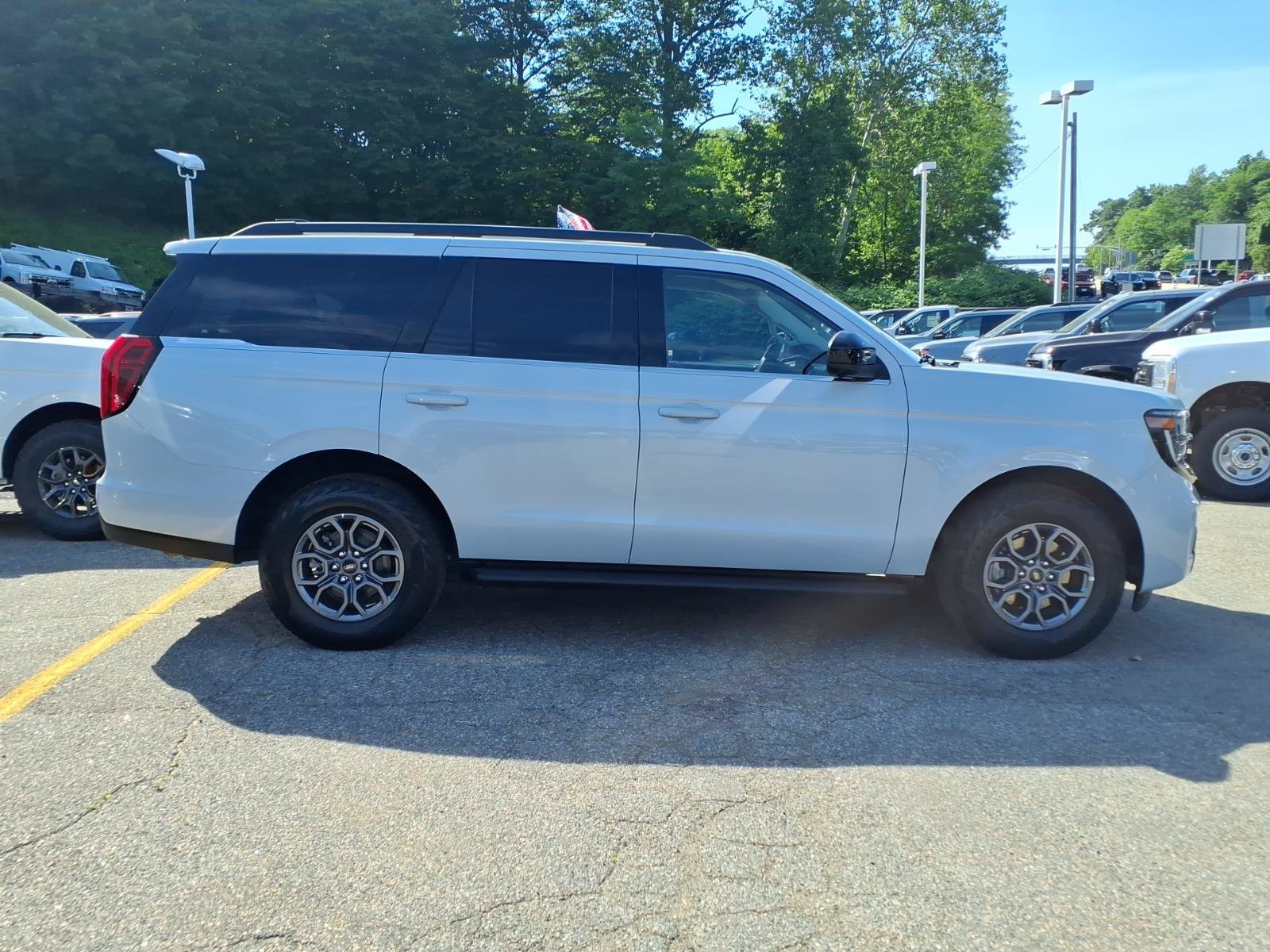 Certified 2025 Ford Expedition Active AWD/4WD image 9