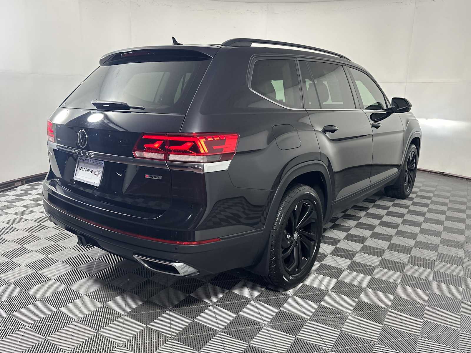 Used 2022 Volkswagen Atlas SE w/ Black Wheel Package AWD/4WD image 7