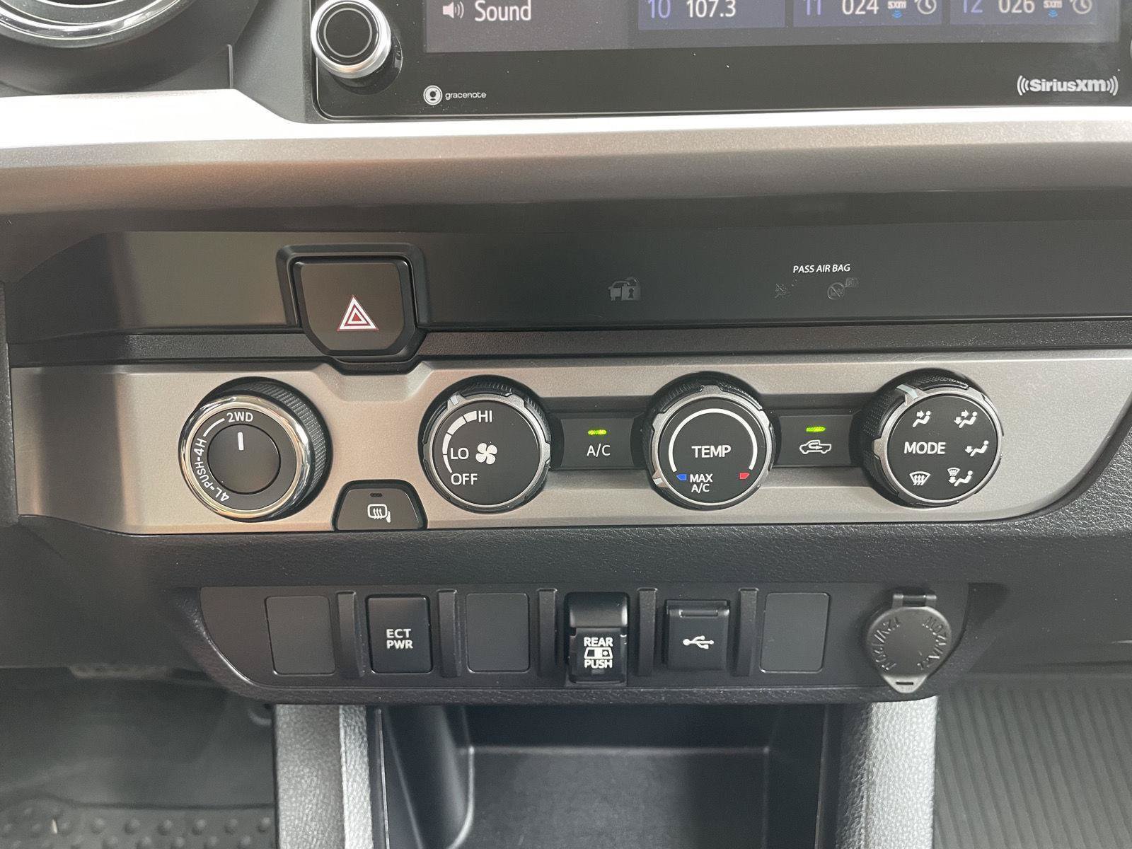 Used 2020 Toyota Tacoma SR5 AWD/4WD image 25