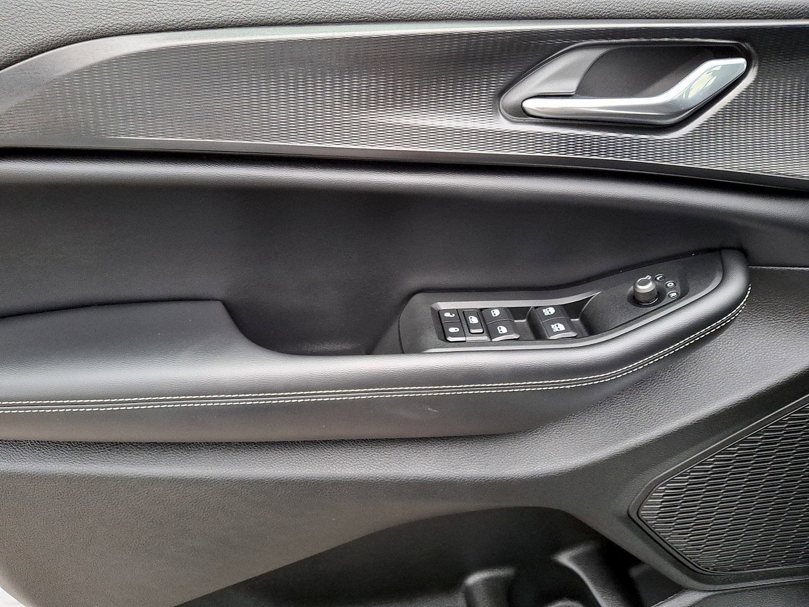 Used 2025 Jeep Grand Cherokee Altitude image 12