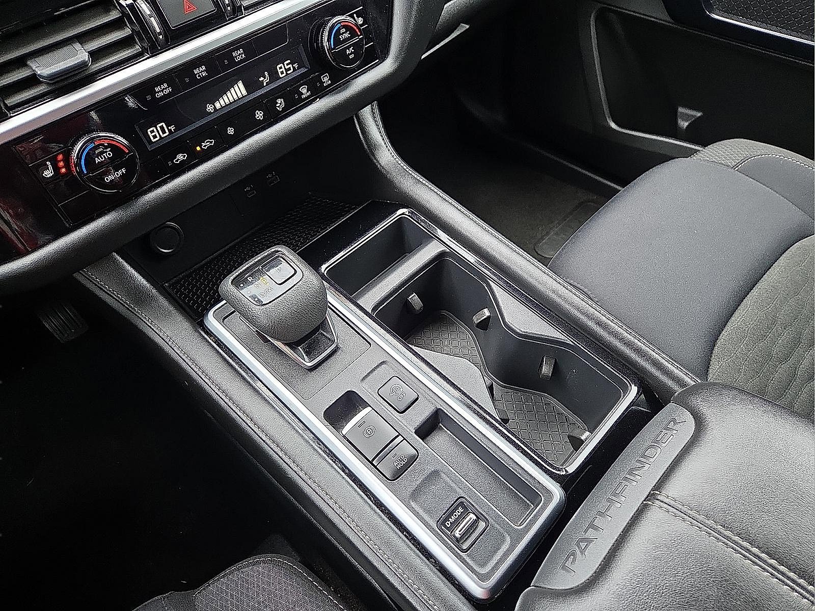 Used 2025 Nissan Pathfinder SV image 25