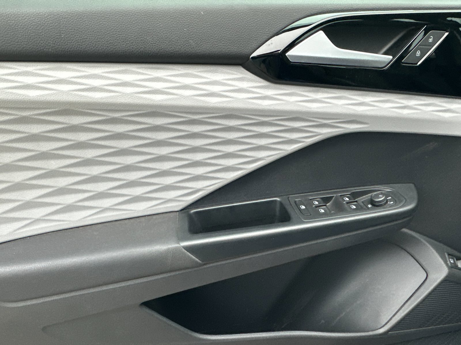 Used 2022 Volkswagen Taos S image 11