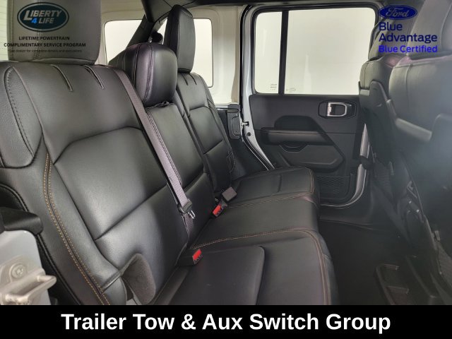 Used 2024 Jeep Wrangler Unlimited Sahara w/ Technology Group AWD/4WD image 17