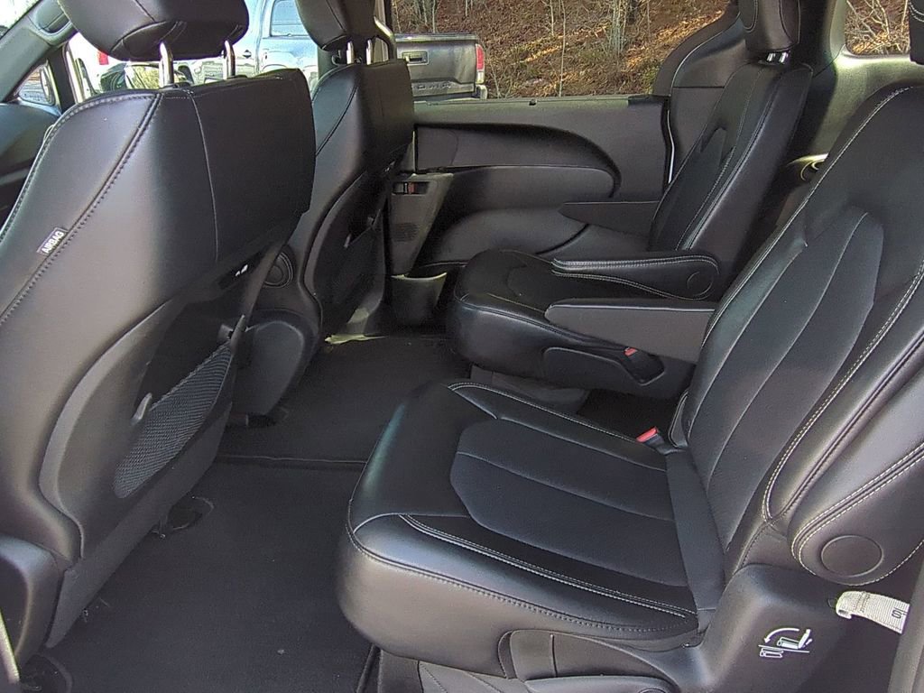 Used 2025 Chrysler Pacifica Select FWD image 18