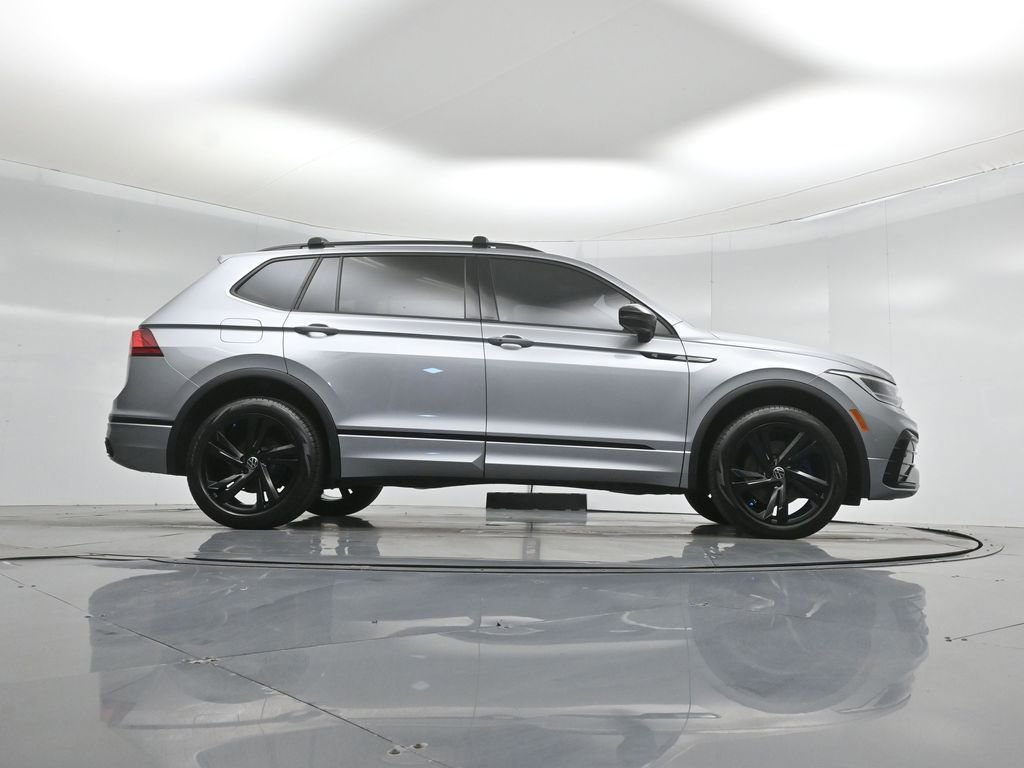 Used 2023 Volkswagen Tiguan SE R-Line FWD image 12