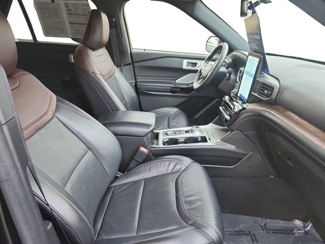 Certified 2023 Ford Explorer Platinum w/ Technology Package AWD/4WD image 17