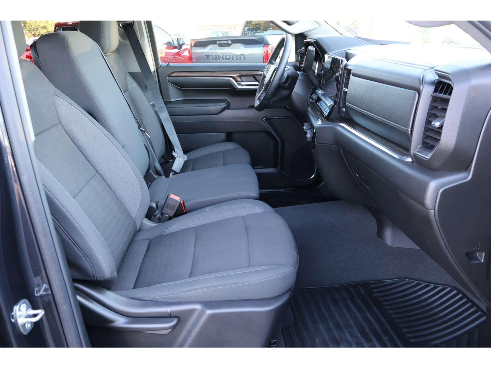 Used 2024 Chevrolet Silverado 1500 LT RWD image 18